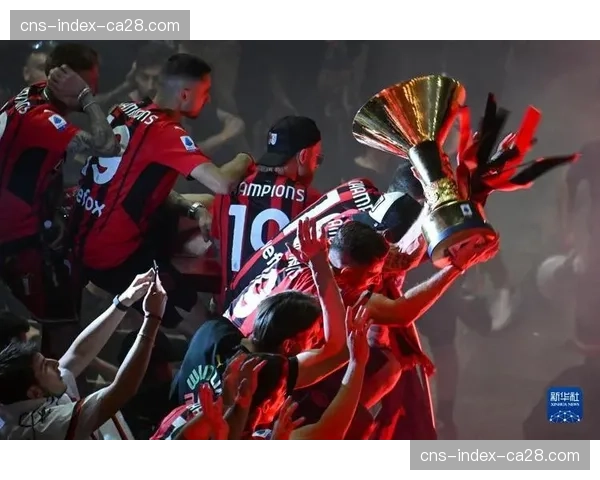 圣西罗球场南看台抗议声,AC米兰球迷不满球队表现 圣西罗球场南看台抗议声,AC米兰球迷不满球队表现